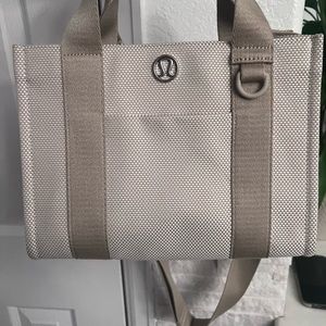 Lululemon tote bag